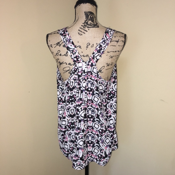 Geometric Print Tank - Picture 2 of 3